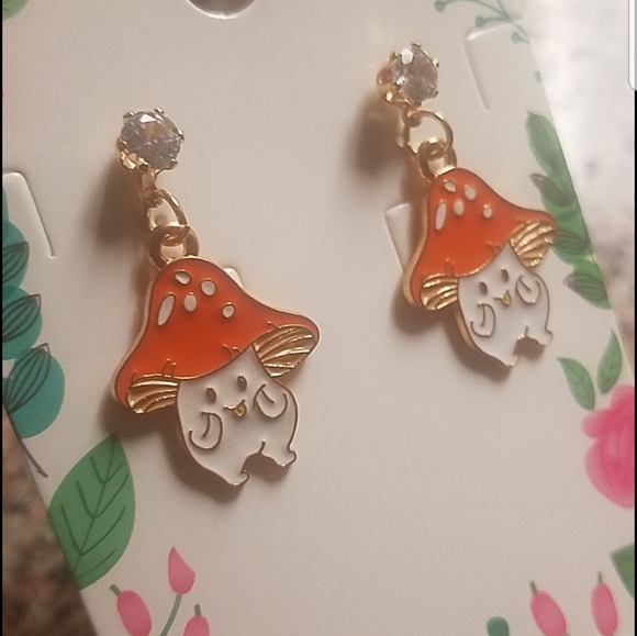 Kawaii Style Trippy Mushroom Drop Earrings - Picture 4 of 7